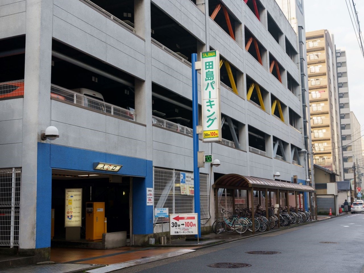 最大600台収容！大駐車場