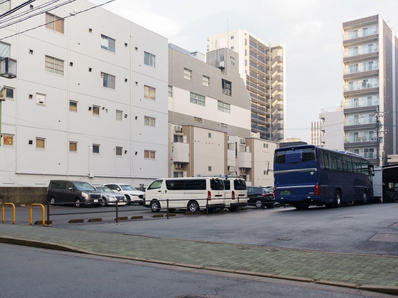 マイクロバス、中型・大型バス 駐車場