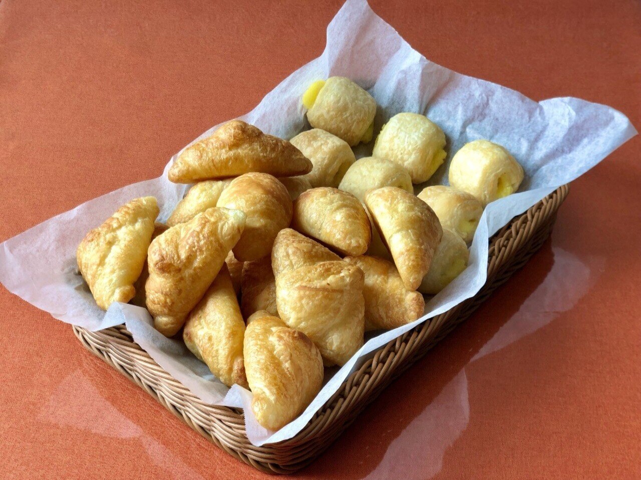 スタッフおすすめ焼き立てパン