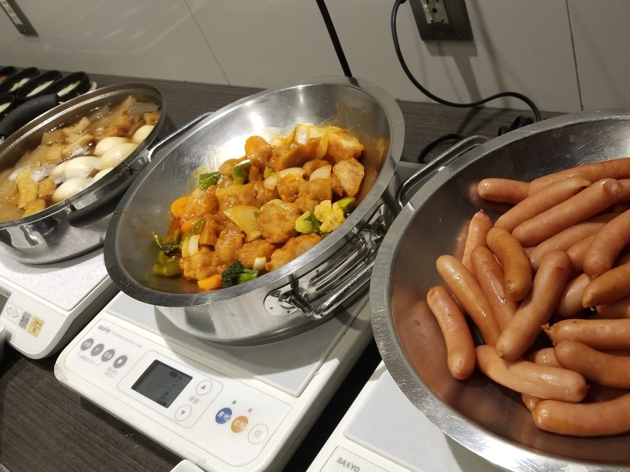 定番ウィンナーに、日替わりメイン、当館おすすめ「朝からおでん」も。