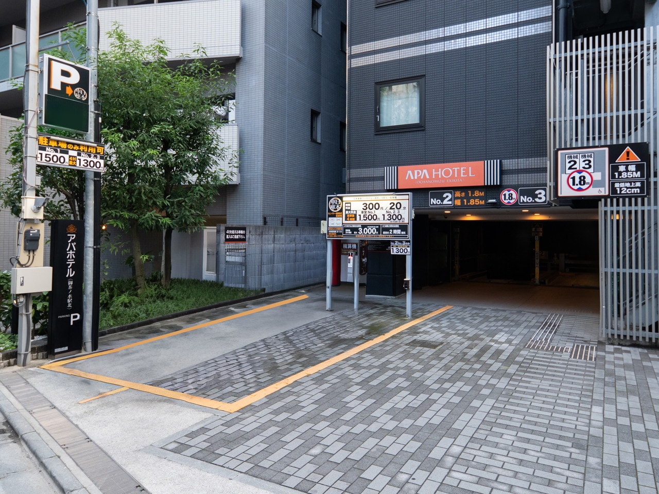 駐車場は先着順・予約不可（3,000円/1泊）