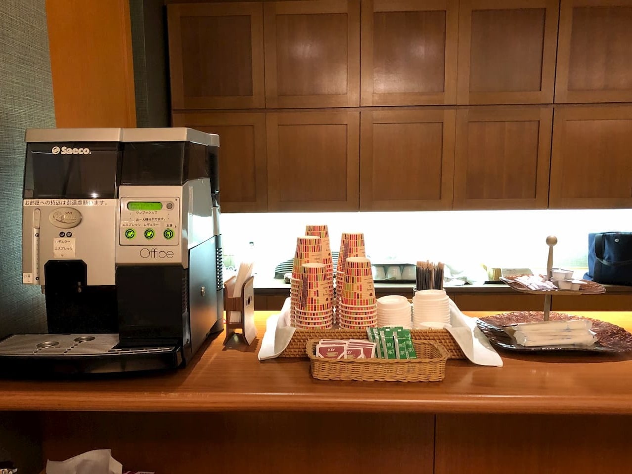 コーヒーは1杯毎、豆を挽いています。