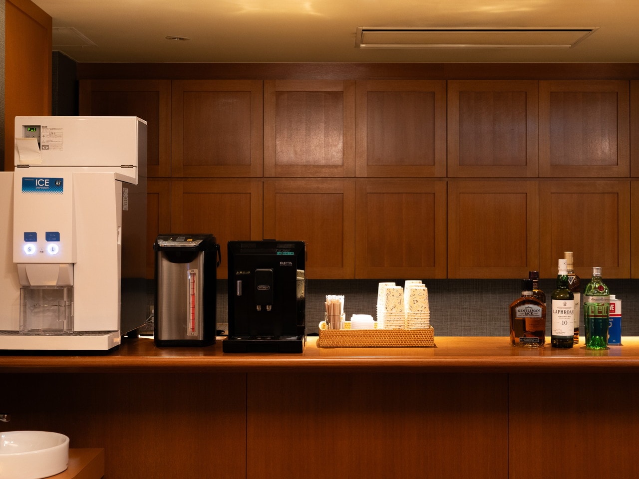 コーヒーは１杯毎、豆を挽いています。