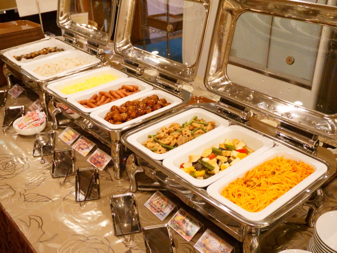 【朝食バイキング】6:30~9:00 お1人様 800円(当日券 1,000円)