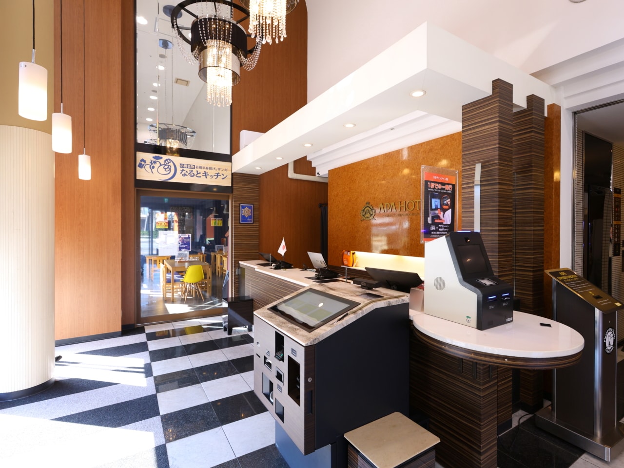 【ロビー】絢爛豪華な雰囲気でお客様をお出迎えいたします！