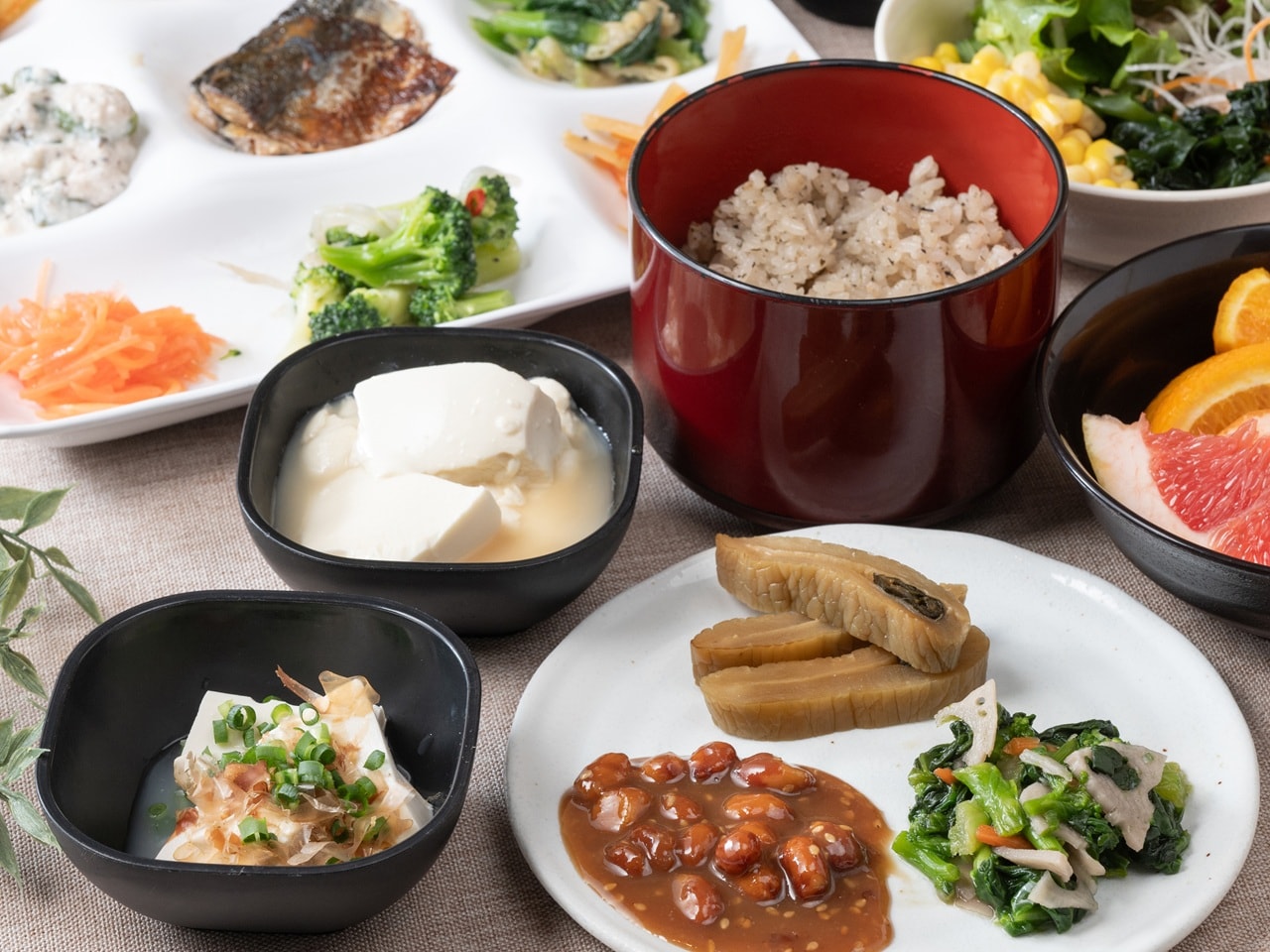 自家製寄せ豆腐、瓜の鉄砲漬け、菜の花のおひたし、ピーナッツ味噌　