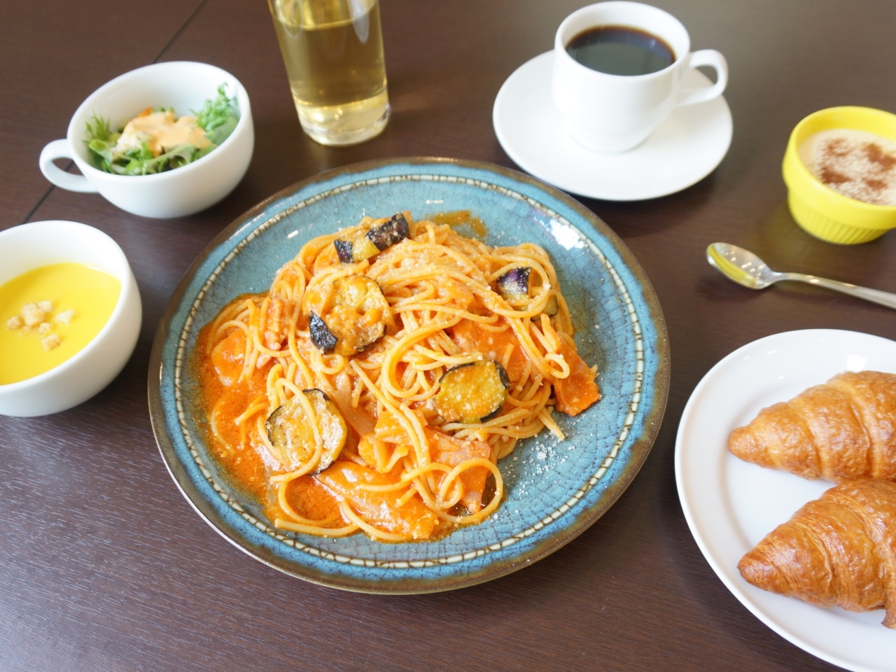 【ランチタイム】11時30分 ~ 13時30分 L.O.(14時30分 閉店)