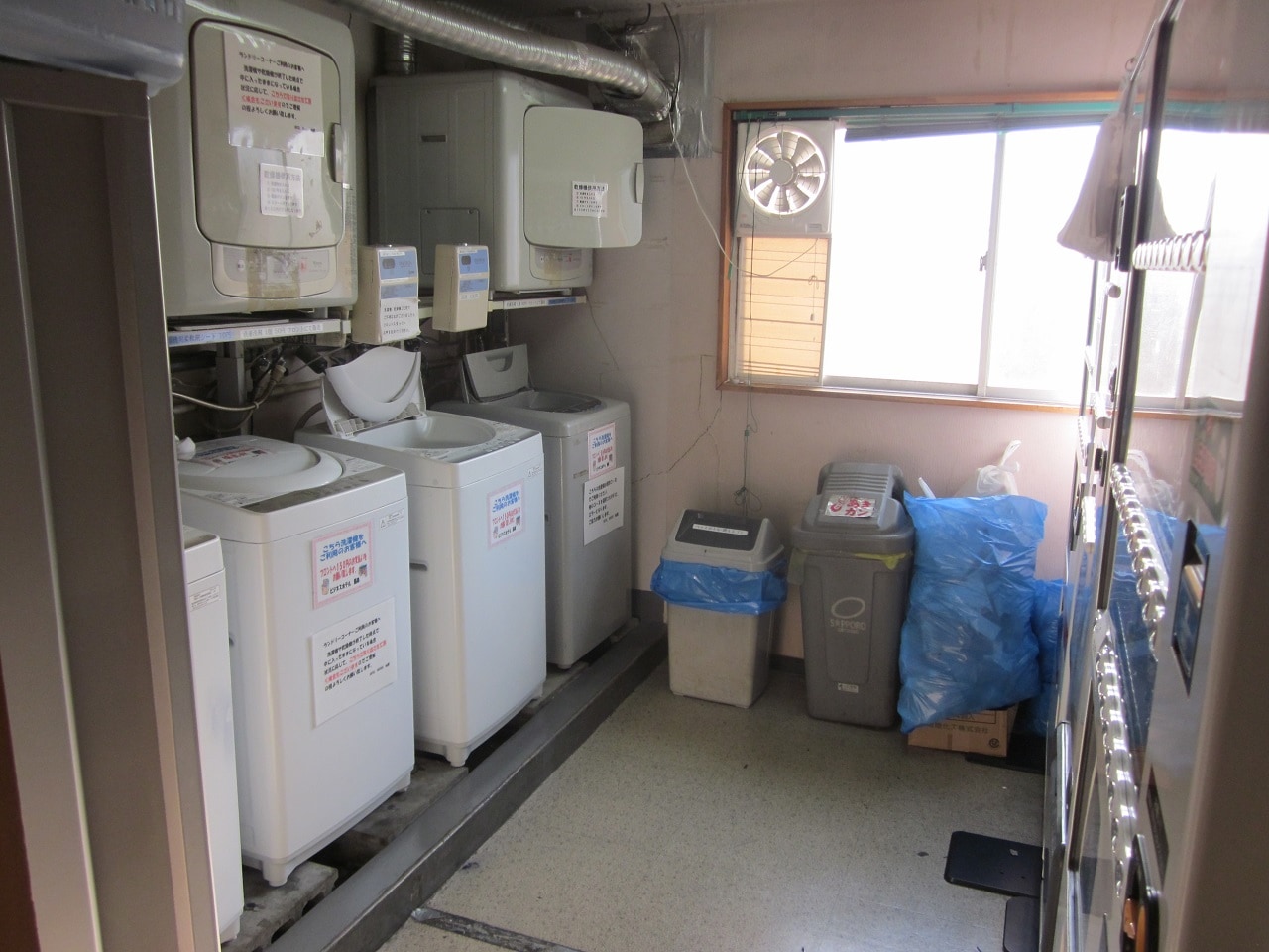 コインランドリー(2F)　Coin laundry