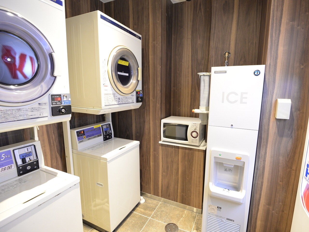 ランドリー・自動販売機・電子レンジ