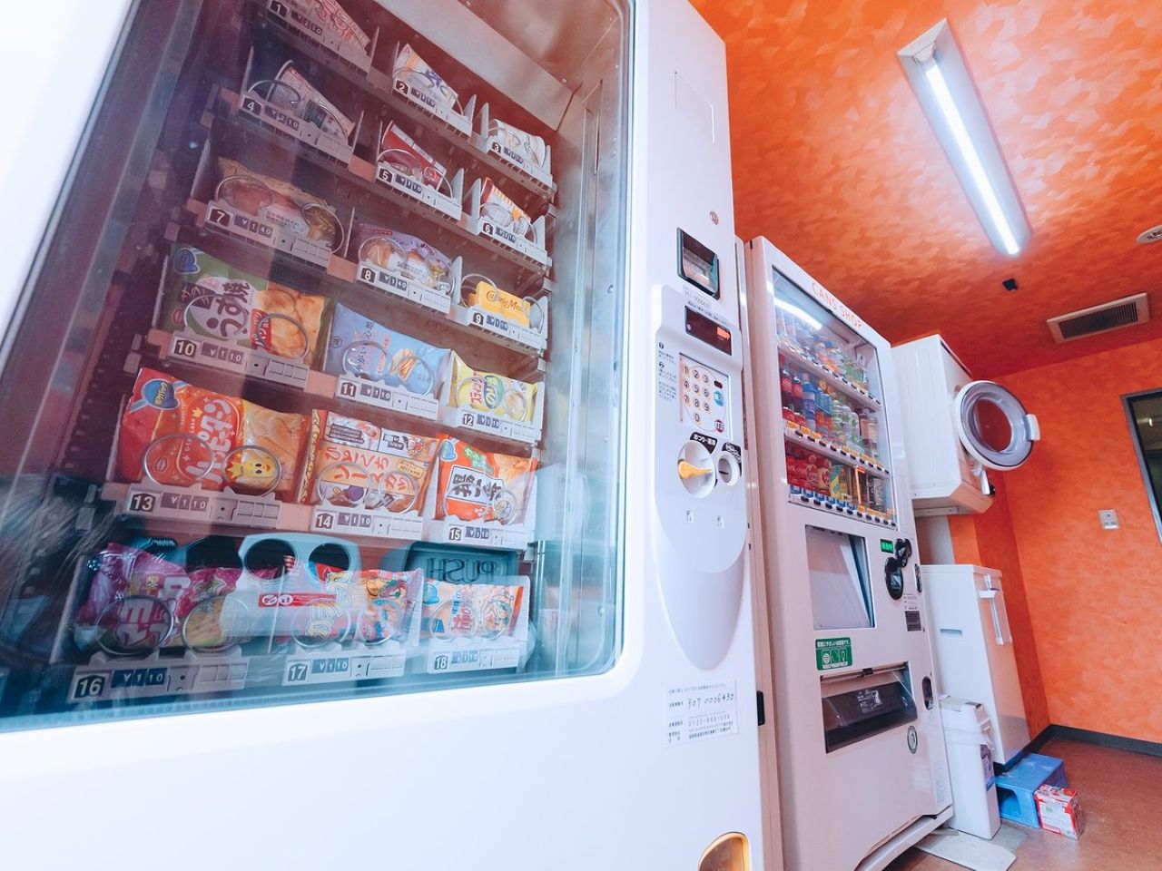 自販機・コインランドリー