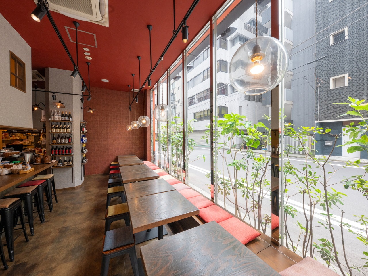 鮨とおでん ＆アンド　店内
