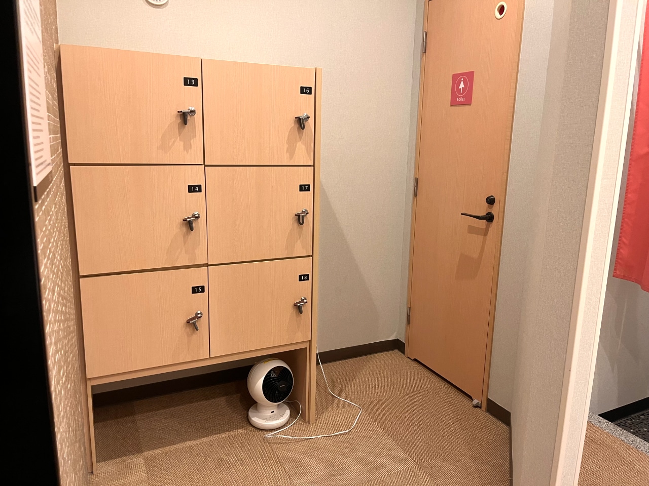 脱衣場（女湯ロッカー）