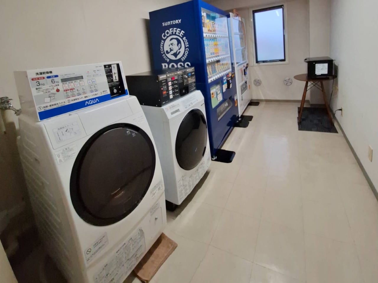 8F：コインランドリー・自動販売機・電子レンジ
