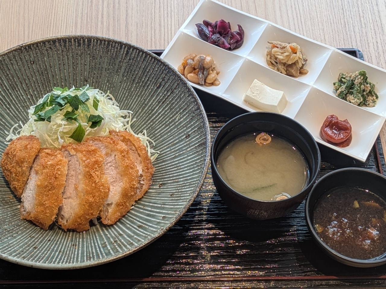 今月のお肉丼