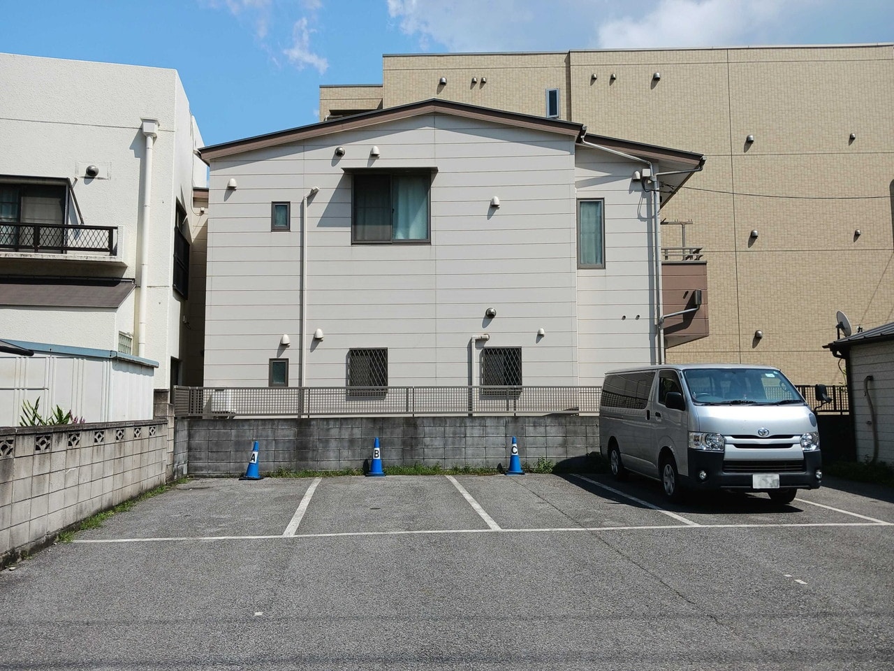 ホテル前駐車場