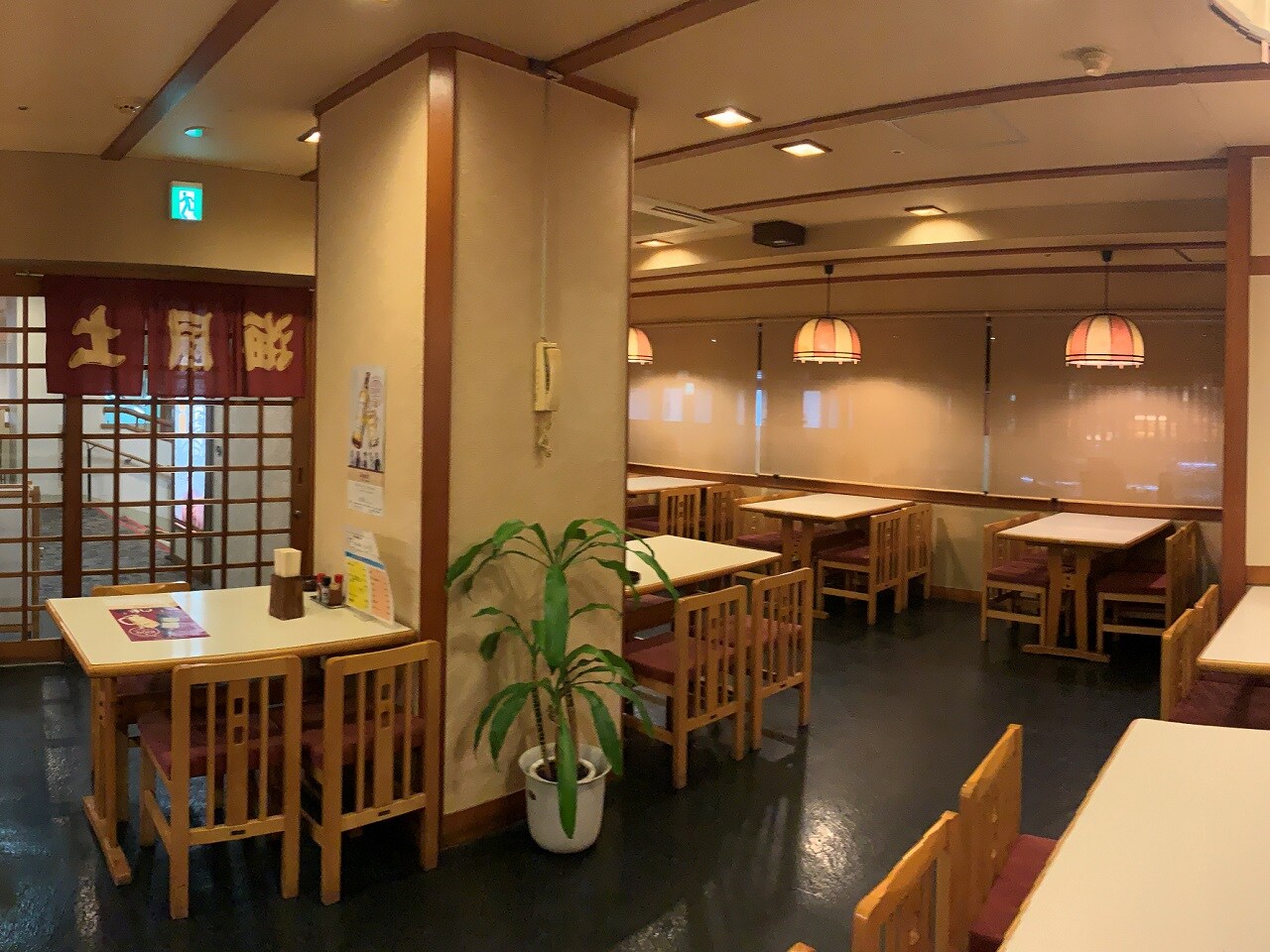 1F夜食処「海風土(シーフード)」