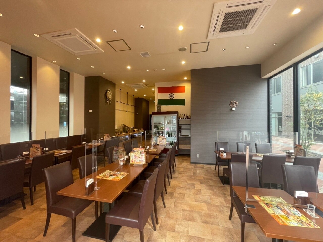 ダタール店内