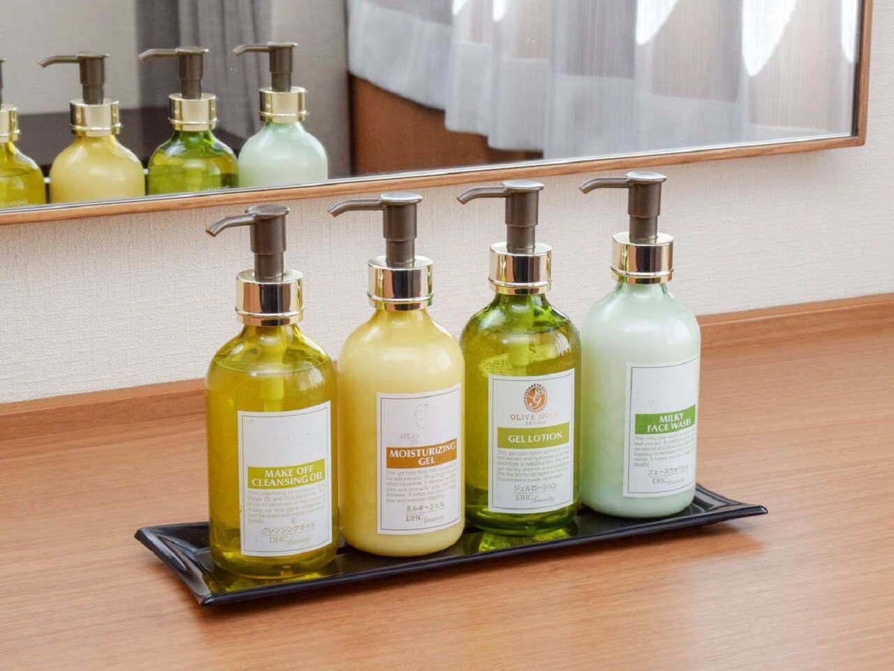DHC製のクレンジング・洗顔料・化粧水・乳液（全室備え付け）
