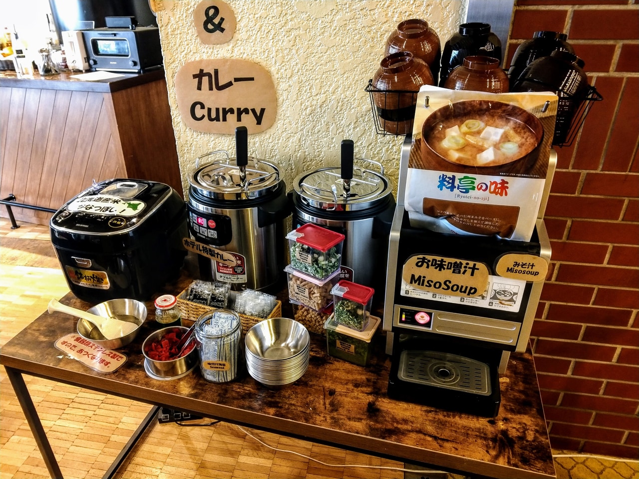 お米は北海道産。特製カレーも好評！