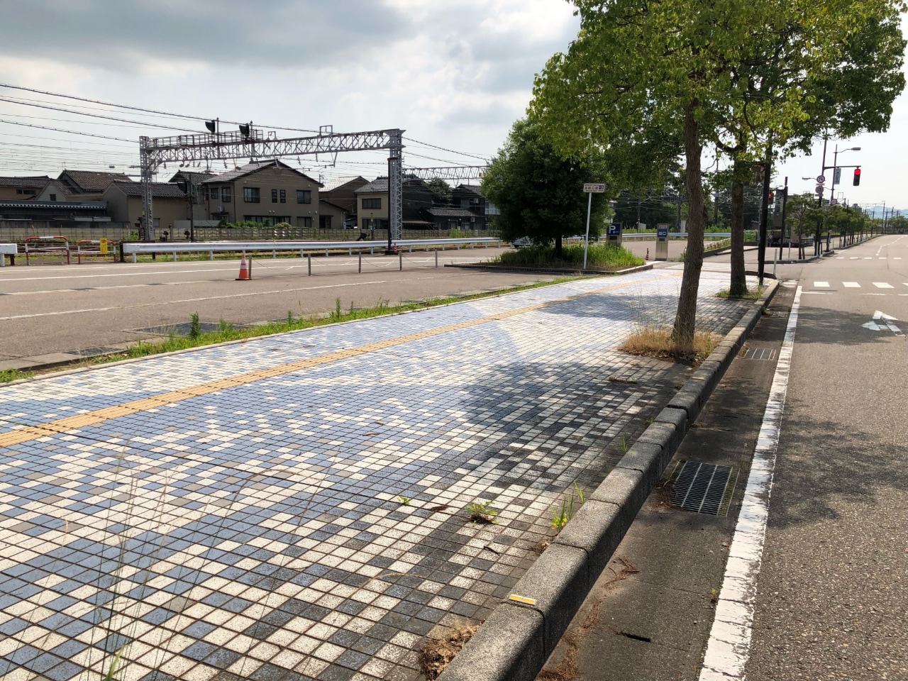大型車輌駐車場・・・料金:1泊2,200円(税込) ※市営高岡中央駐車場へ直接お支払いください。 ※2泊目以降24時毎に1,100円(税込)