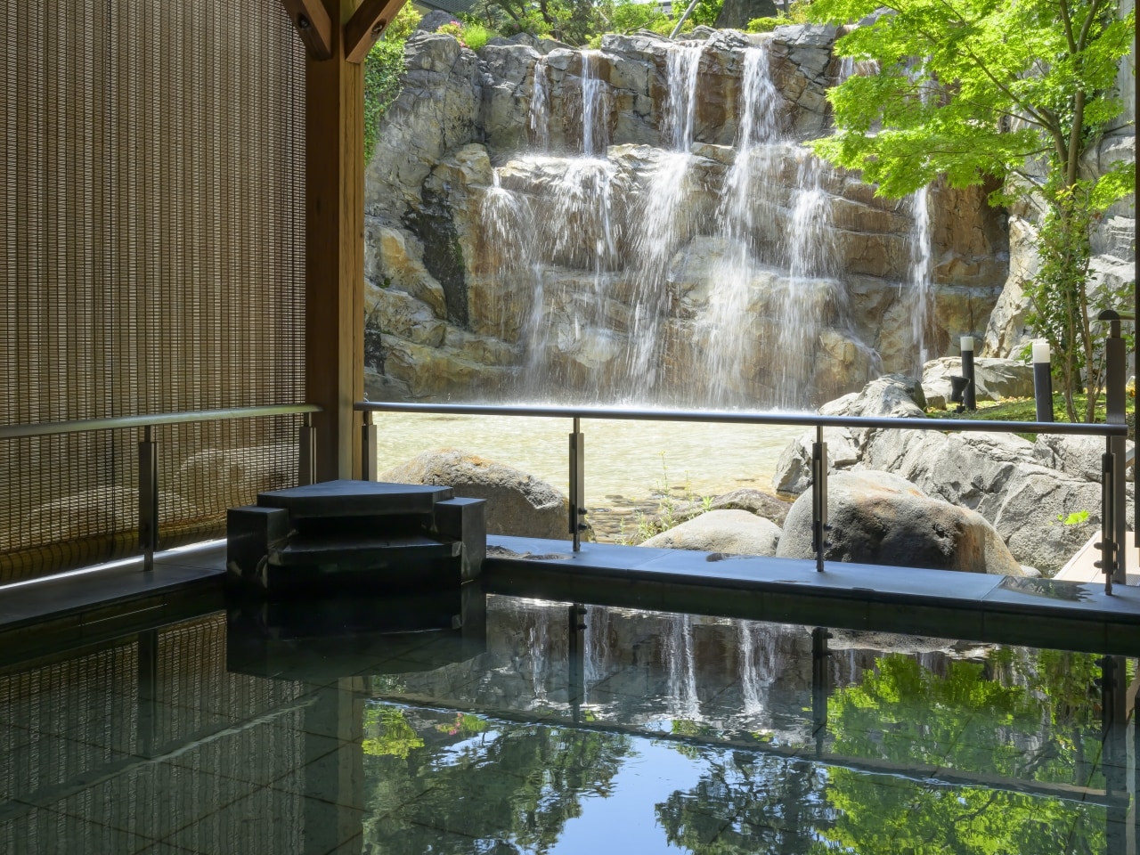 滝見露天風呂（女性大浴場）