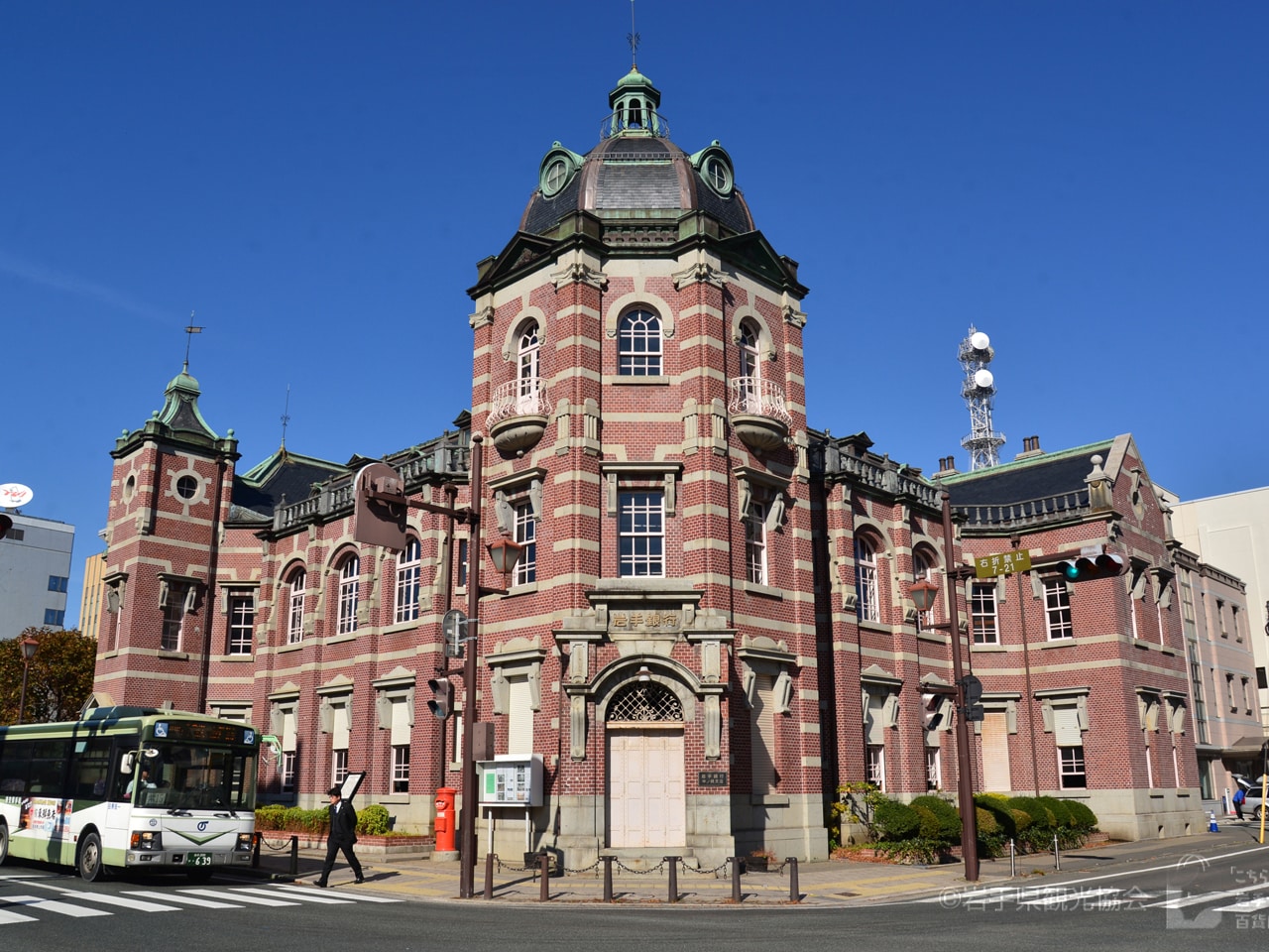 近隣の観光地「岩手銀行 赤レンガ館」