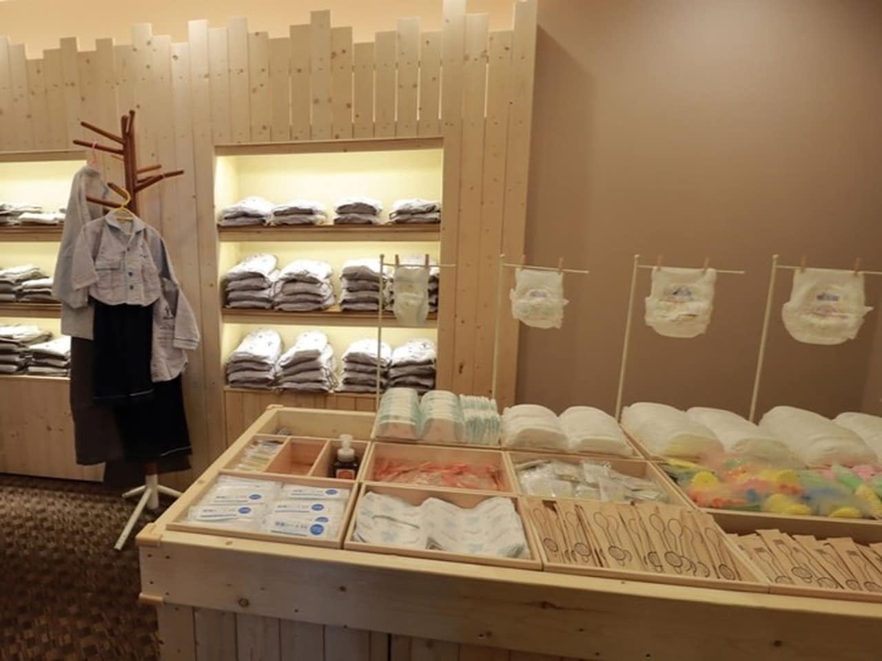 キッズアメニティルーム「ピッコロ」　あると便利なキッズアメニティを多数ご用意しております。（お一人様5点まで）