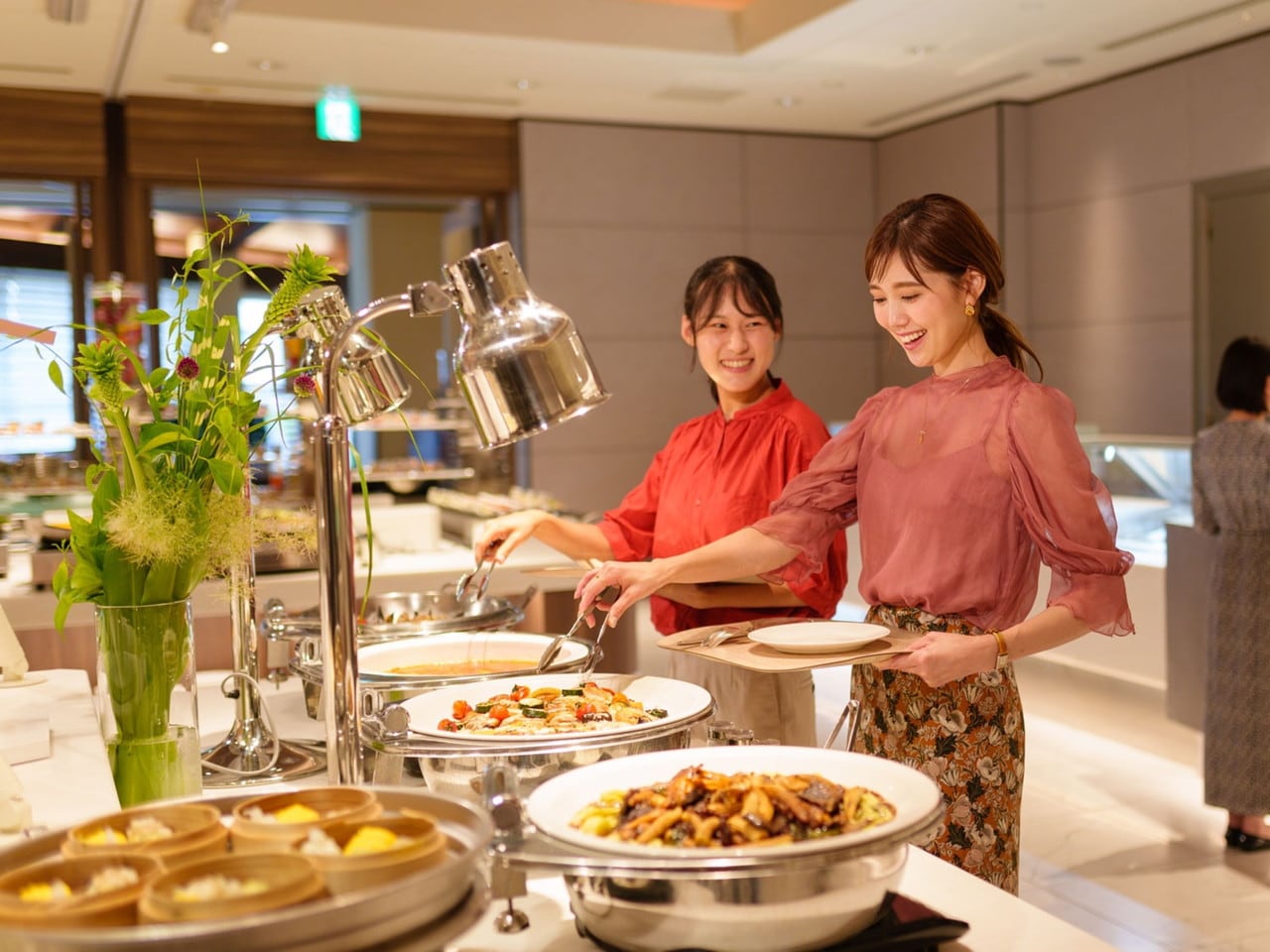 和洋中のビュッフェをお楽しみ下さい。