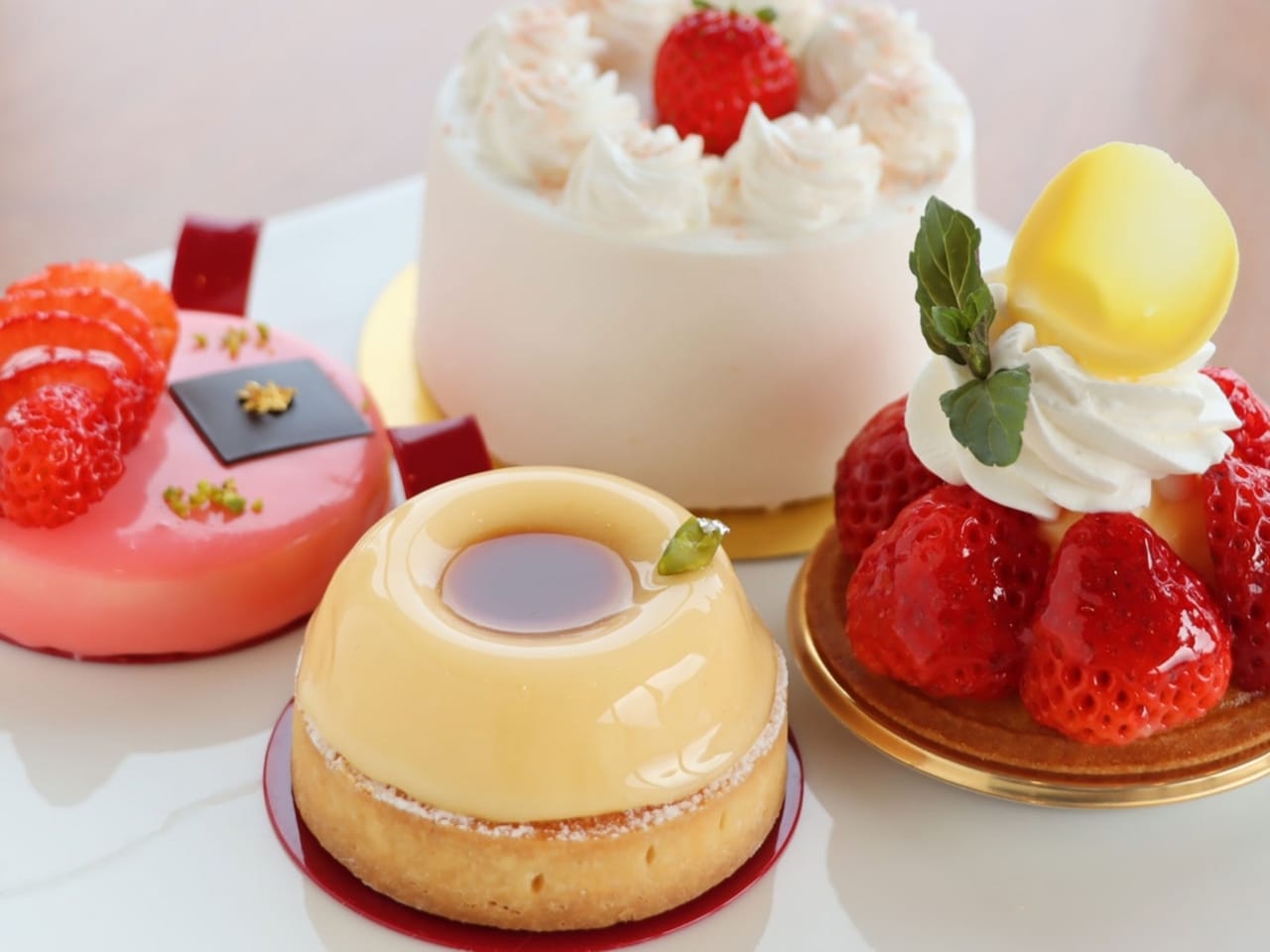 ロビーラウンジ「パエーゼ」パティシエが腕を振うスイーツをお楽しみください（イメージ）