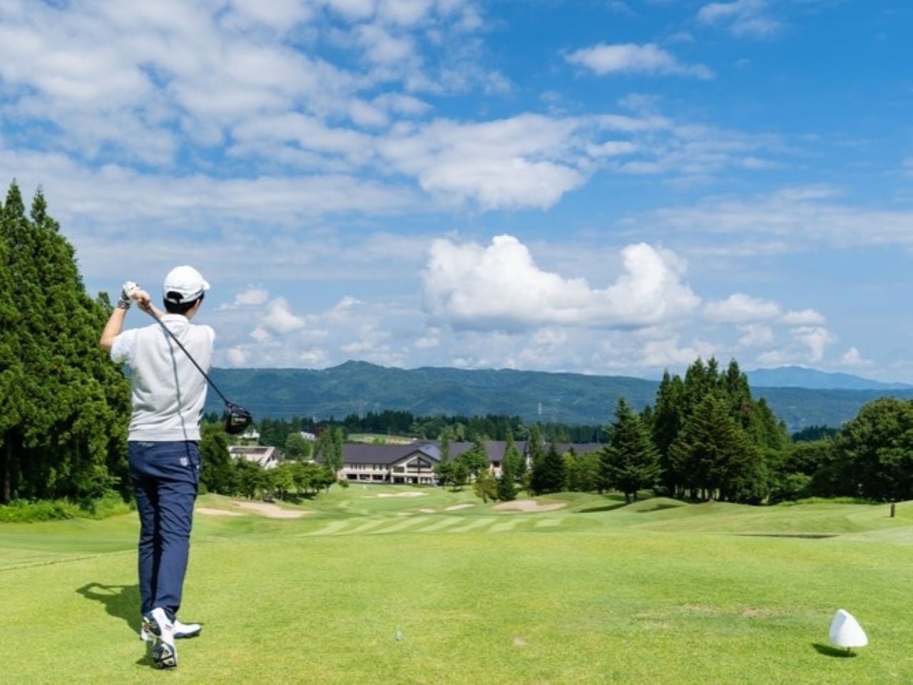 ゴルフコース【例年4月下旬～11月下旬】