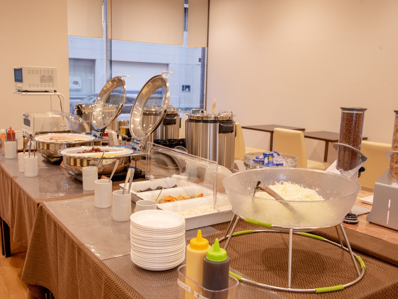 バイキング形式でご提供いたします。