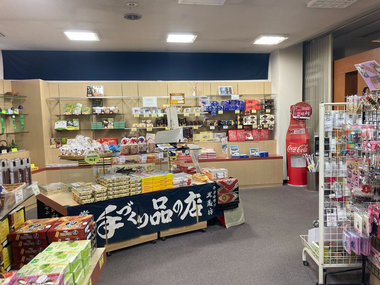 売店 (営業時間:7:00~21:00)