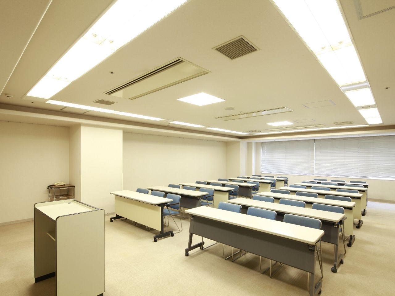 会議室（前方）