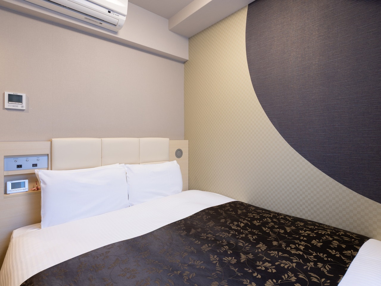 クイーンベッドルーム