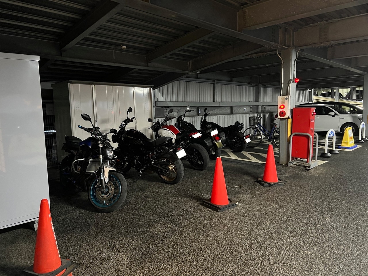 【二輪車駐輪スペース】