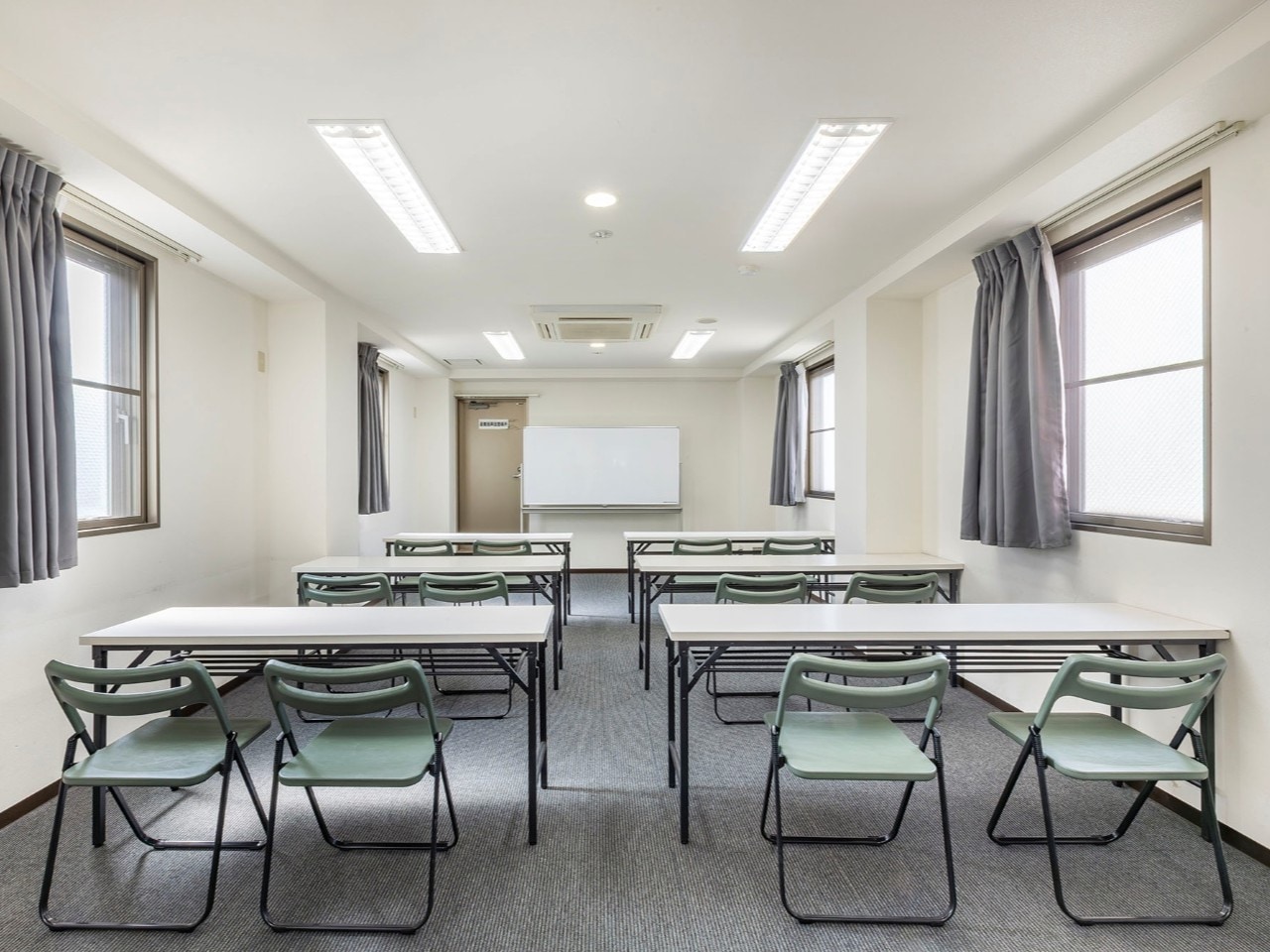 会議室（半）