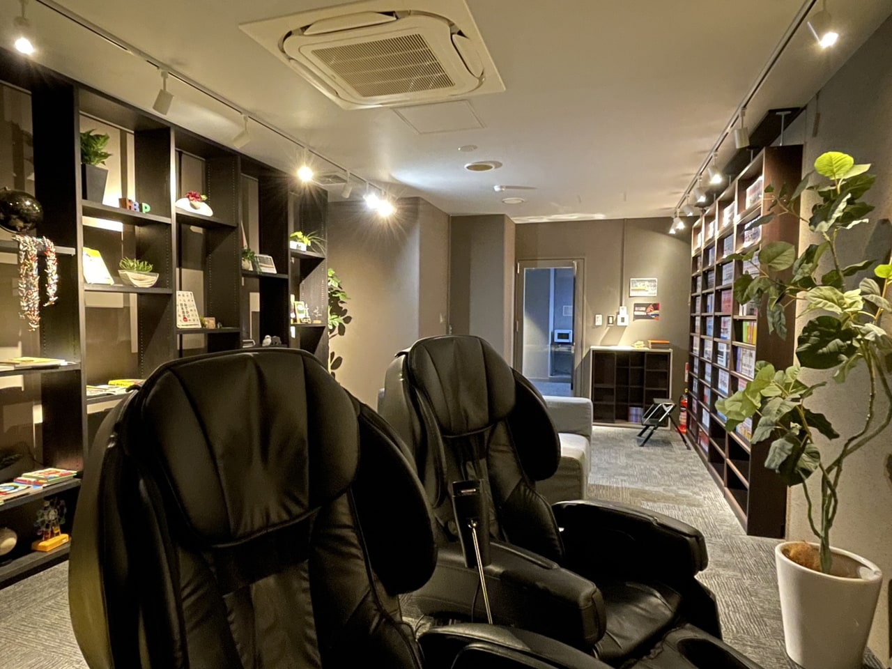 ライブラリーラウンジ