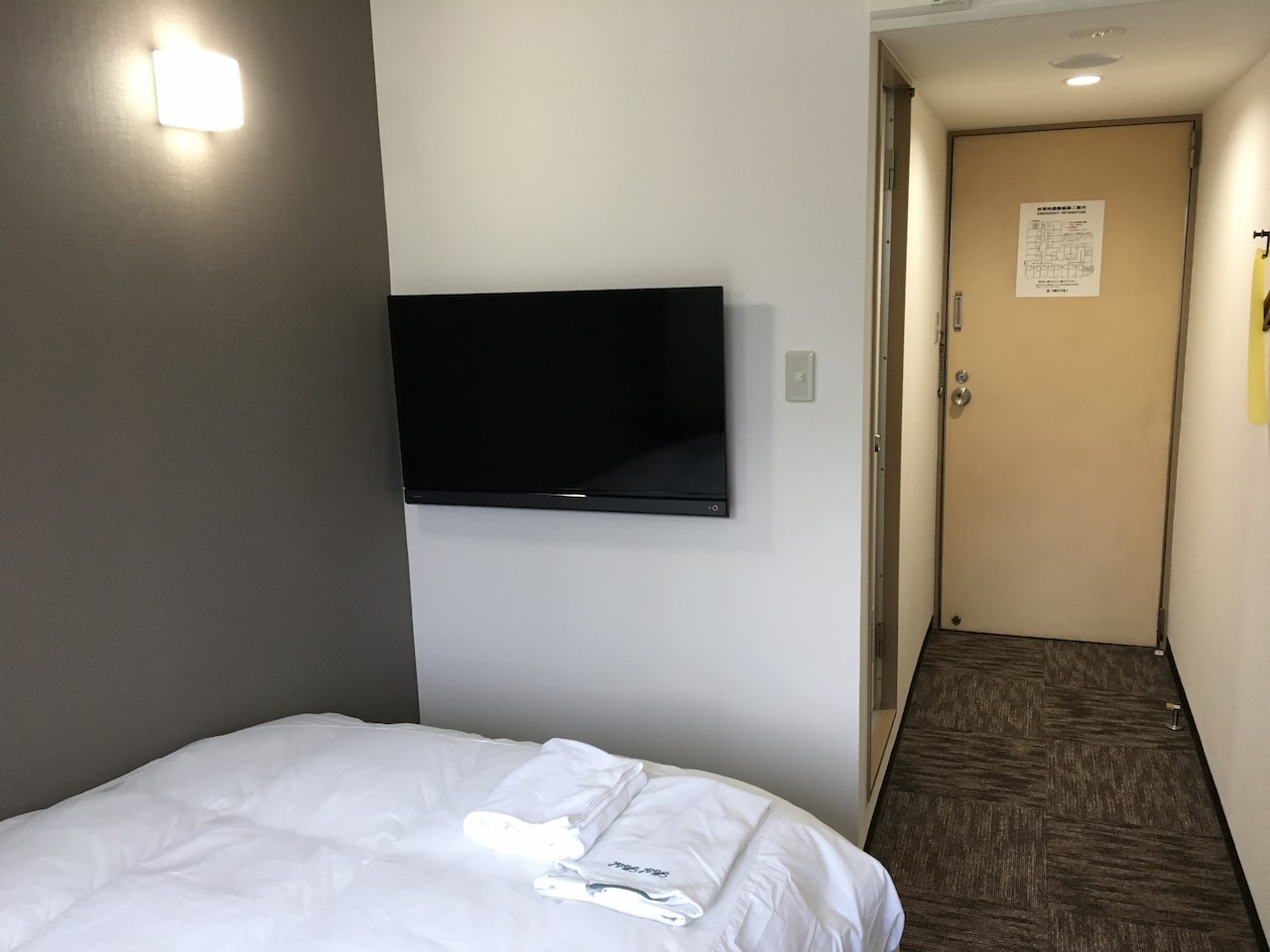 40インチ壁掛けTV