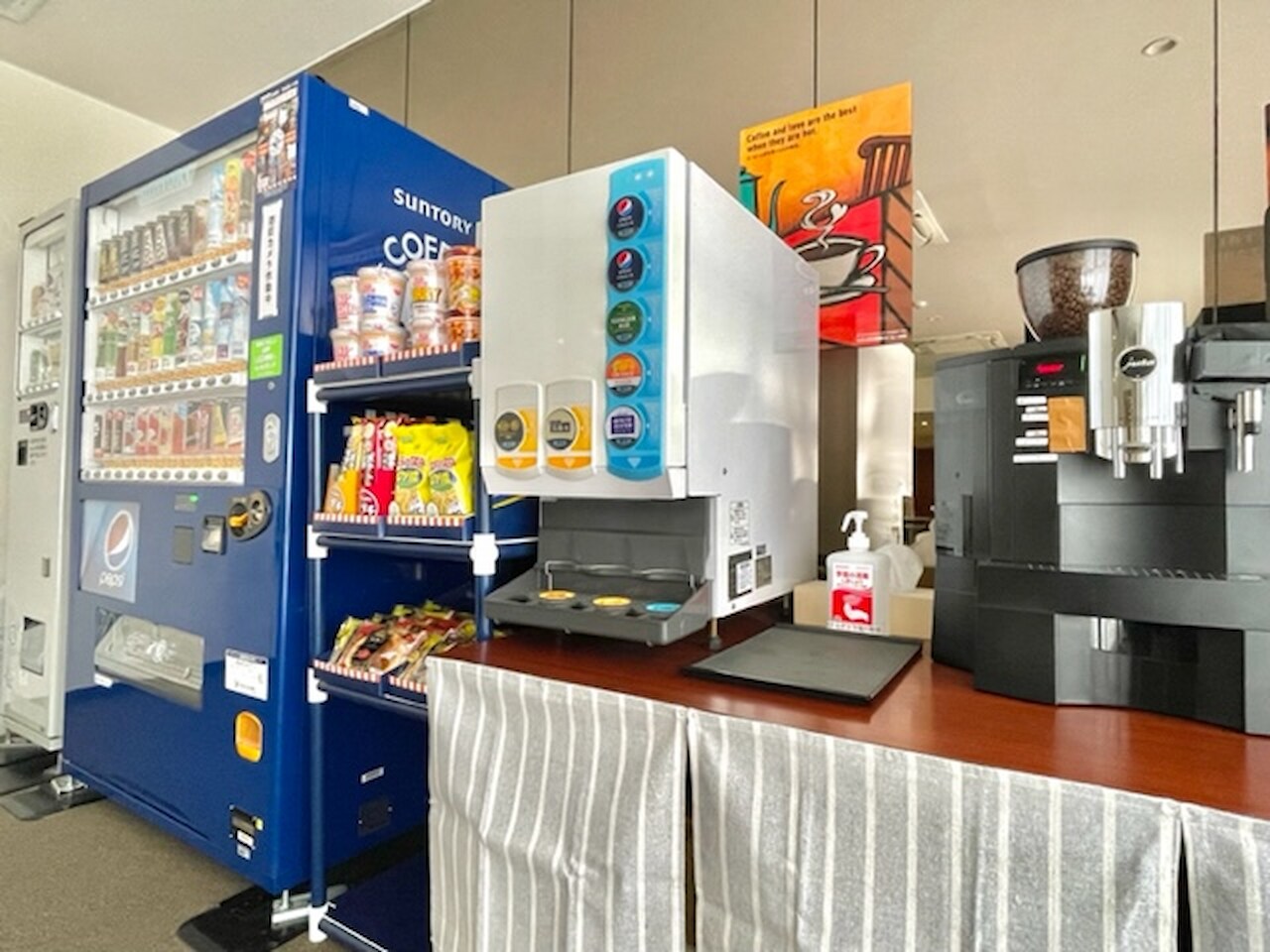 ソフトドリンク6種類 + ホットコーヒー