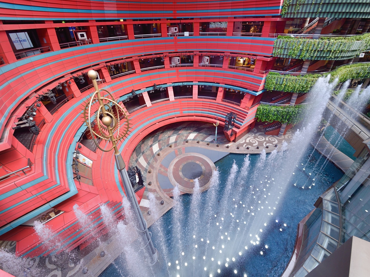 【キャナルシティ博多噴水ショー（昼イメージ）】