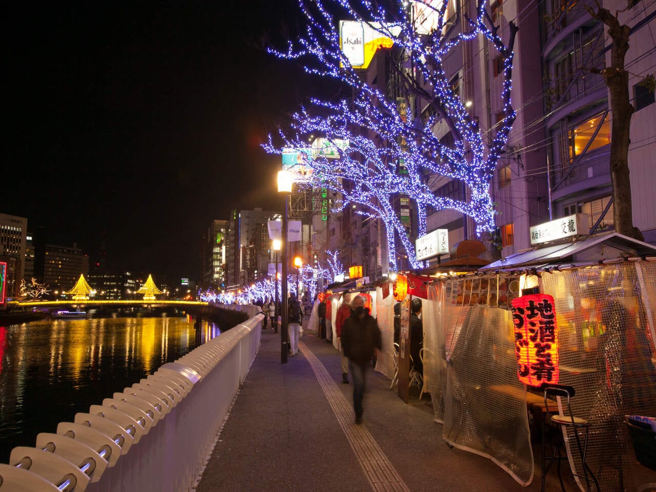 【冬：福岡の夜を象徴する中洲の屋台】