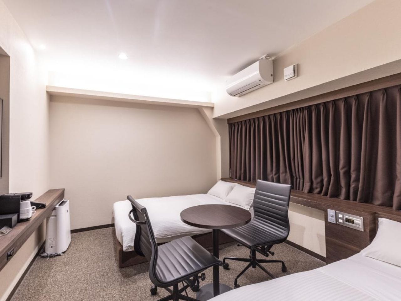 ツインスタンダード