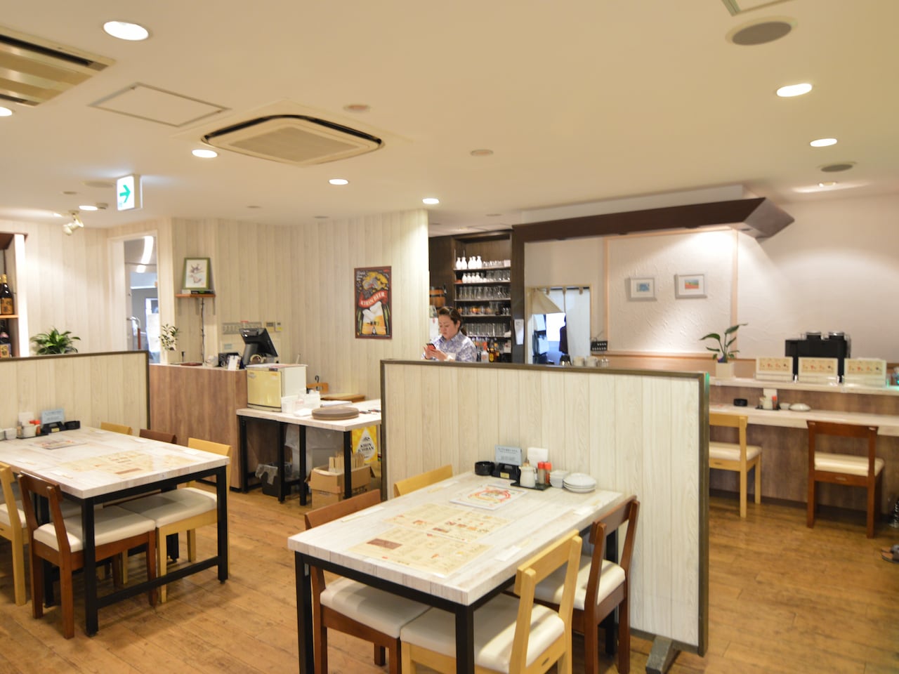 うまいっしょ店内