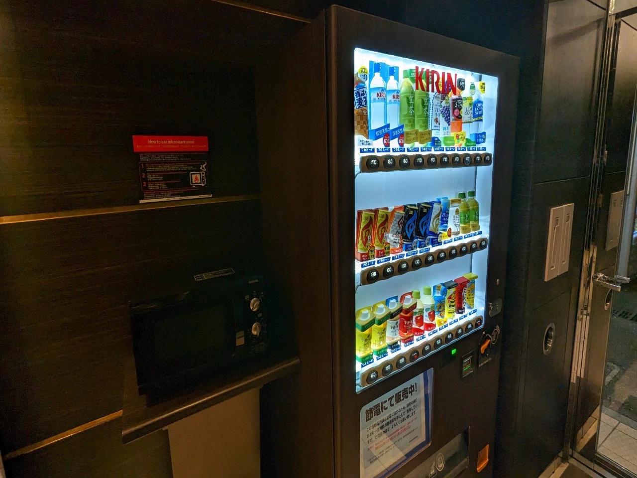 一階に自販機をご用意。
