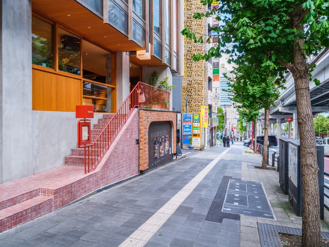 【Common】六本木にオープンした期間限定（2022年5月開店、3年後閉店予定）のカフェ。夜はバーになります。画像