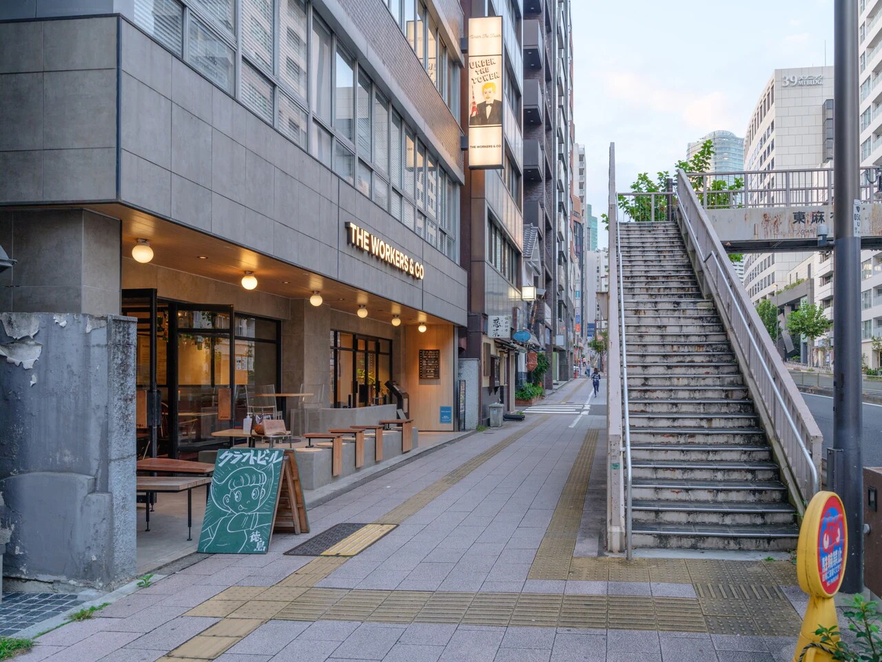 【bricolage bread and co.】ゆったりとしたカフェを併設したベーカリー。こだわりのフランスパン、各国の軽食、コーヒーを提供している。画像