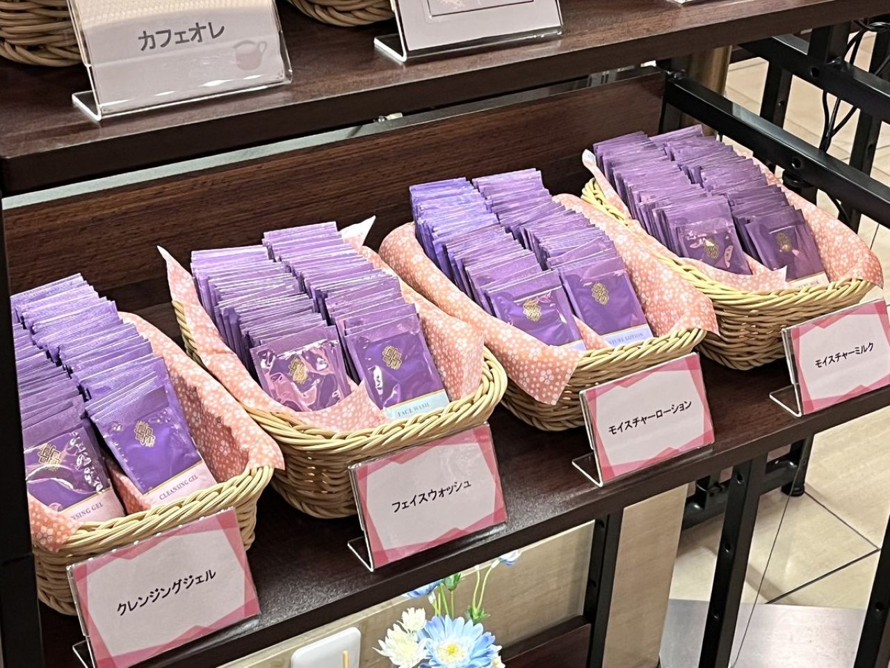 化粧落とし、スキンケア用品などもご用意しております。