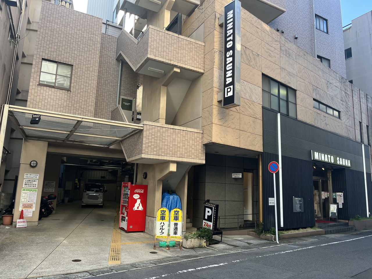 みなとガレージ(みなとサウナ駐車場)