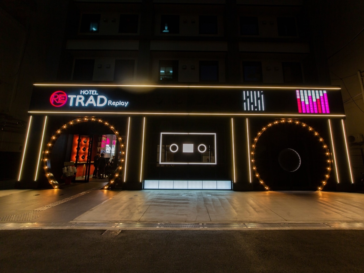 外観（夜）日本橋駅から徒歩1分のデザイナーズホテル！