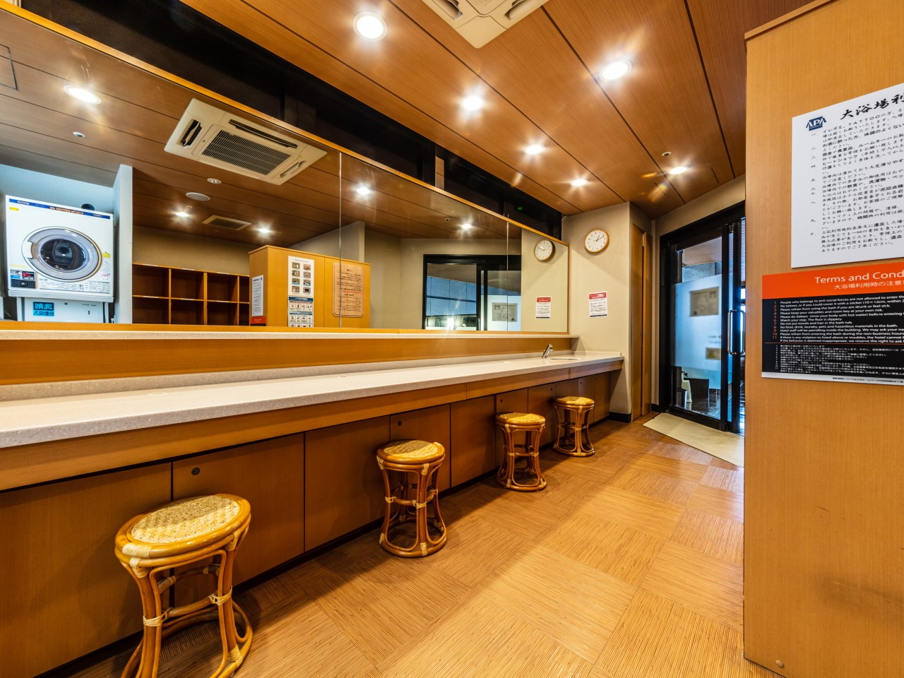 男性大浴殿 脱衣所